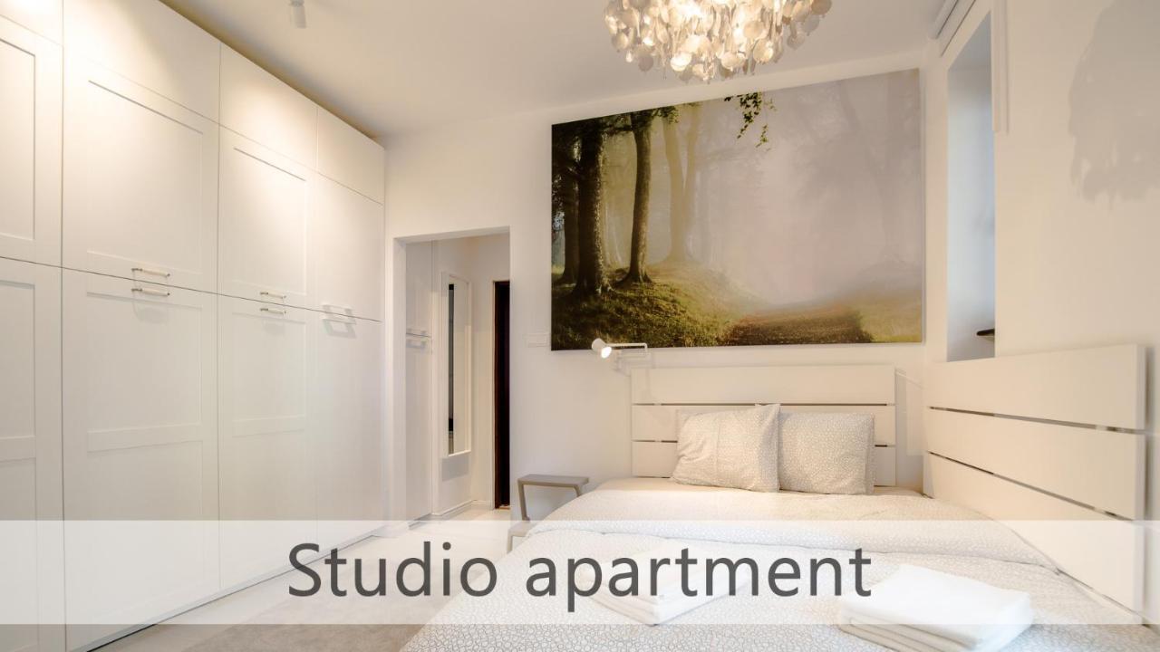 White Apartments With Ac By Kovee Pozsony Kültér fotó