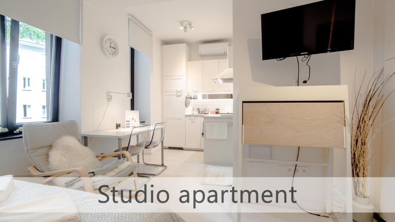 White Apartments With Ac By Kovee Pozsony Kültér fotó